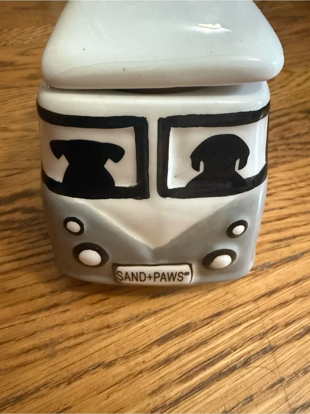 Sand+Paws White Ceramic Camper pineapple coconut candle NWT